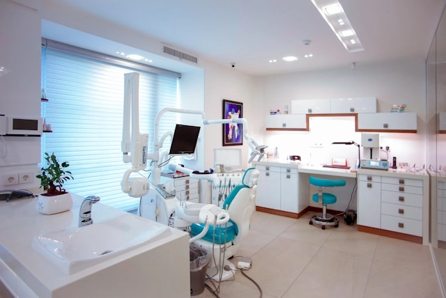 Top Dentist in Indirapuram for Advanced Dental Treatment